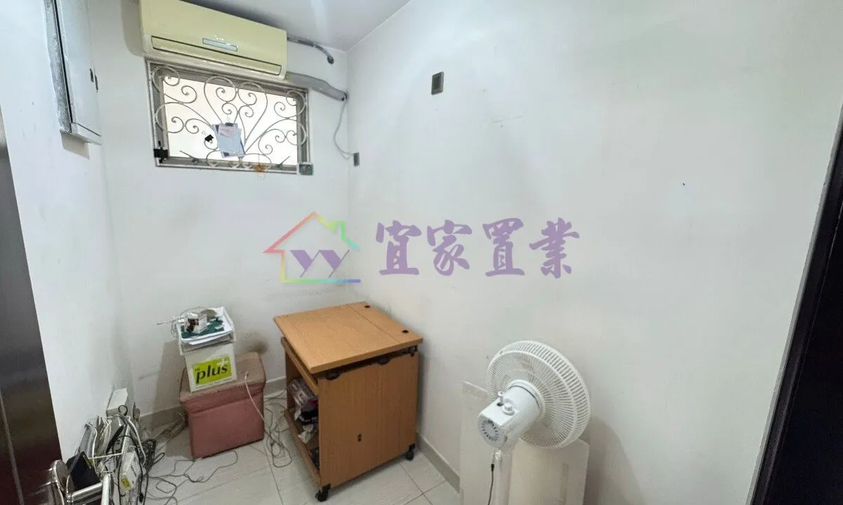 0e0f61b5488cff4bcbe64915ca4a04ba.jpg