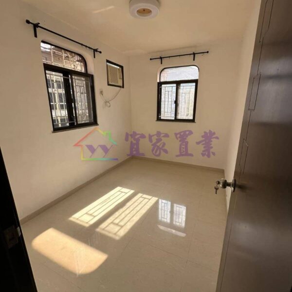 元朗 馬鞍崗●三樓連天台