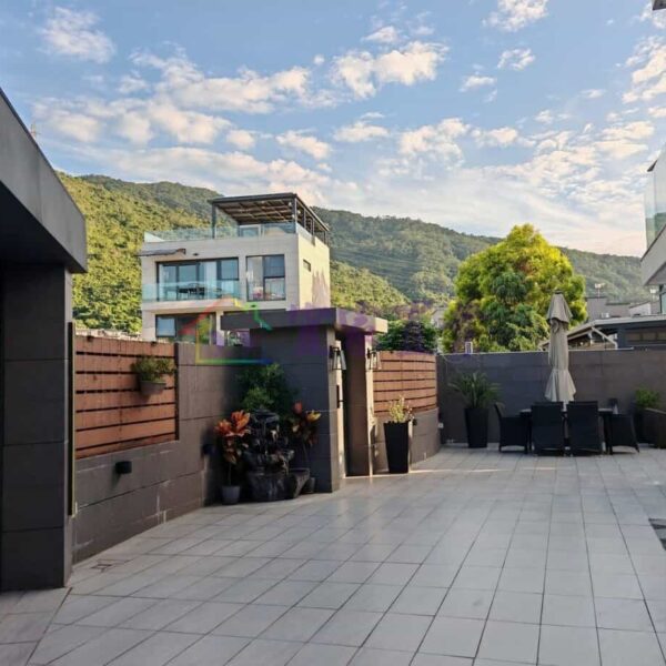 元朗 河畔山峰●全幢入多車大花園