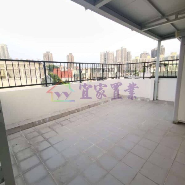 元朗 振華花苑3期●市中心三樓連天台