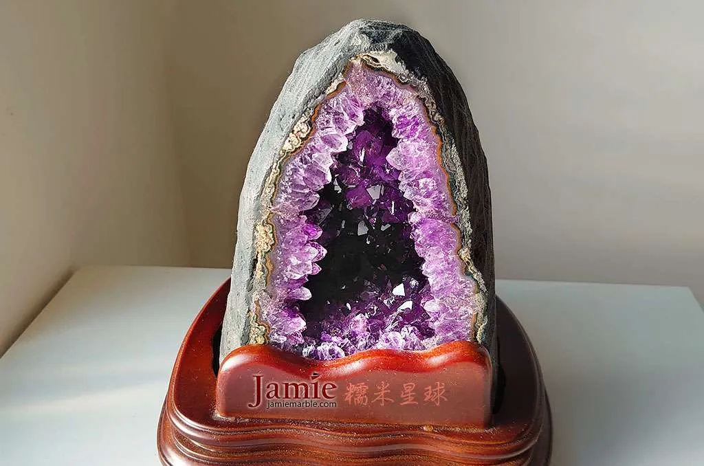 2023風水佈局|不同職業的家居及辦公室風水開運指南 9 Amethyst cave