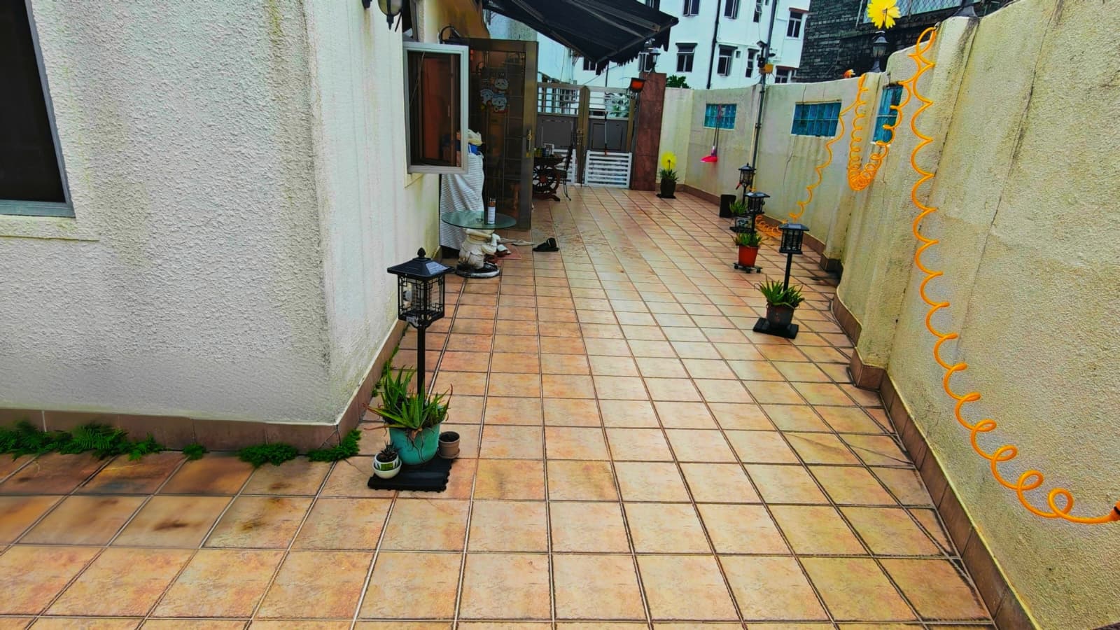 元朗 水蕉老圍●地下連花園