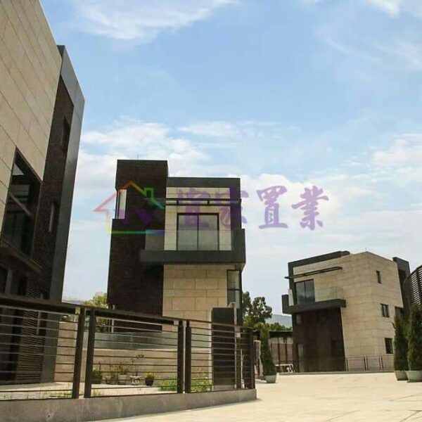 元朗 康巒●全新三樓連天台