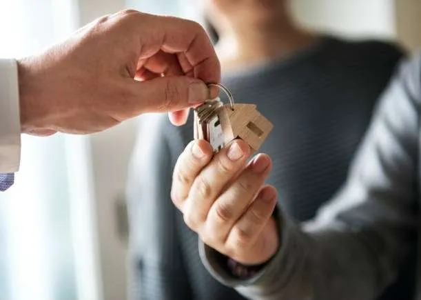 新手上車指南|買二手樓程序,一文教你從睇樓到收樓全流程 3 handover key